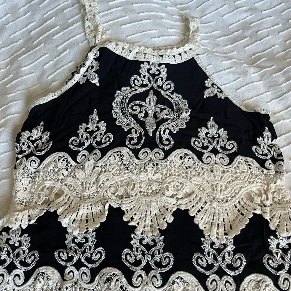 Romeo & Juliet Couture Black and Cream Lace Tank Top Size M (fits like S/M)- EUC - Picture 8 of 12